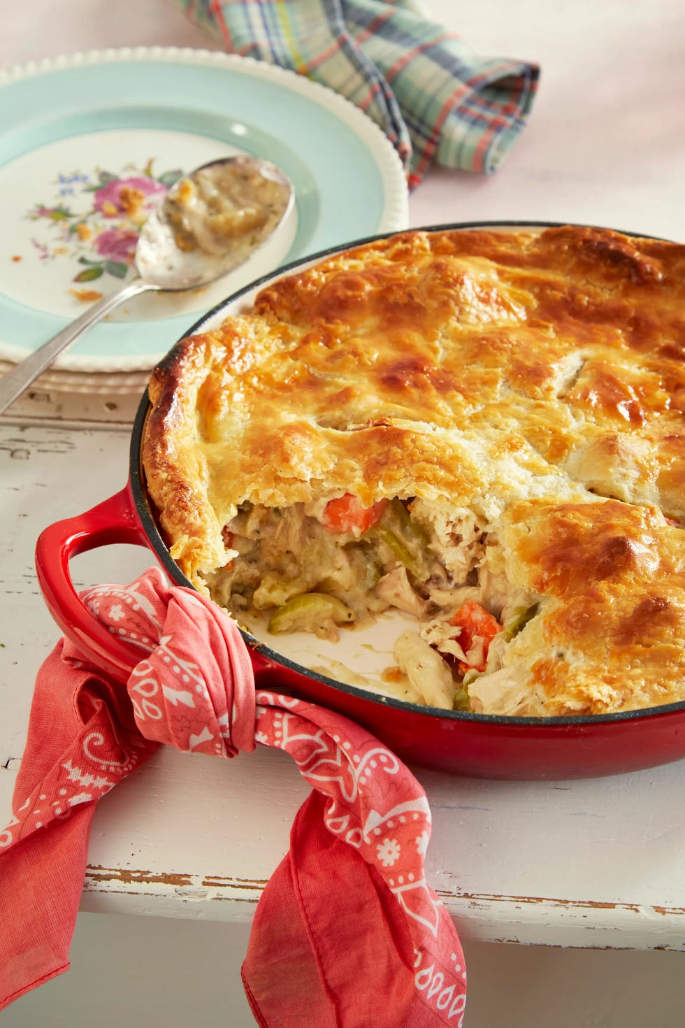 https://hips.hearstapps.com/hmg-prod/images/fathers-day-dinner-ideas-chicken-pot-pie-1652109190.jpeg?crop=1.00xw:0.834xh;0,0.0772xh&resize=980:*