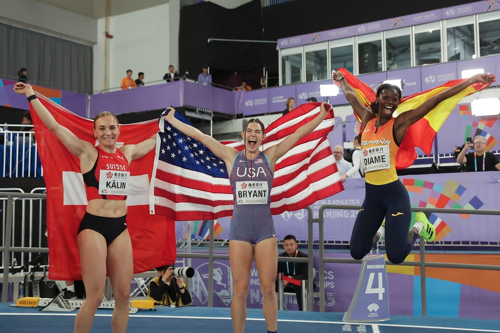 nanjing (china), 23/03/2025. (l r) second place annik kalin of switzerland, first place claire bryant of usa and third place fatima diame of spain pose for photos after the long jump women finals at the world athletics indoor championships in nanjing, china, 23 march 2025. (mundial de atletismo, salto de longitud, españa, suiza) efe/epa/jessica lee 