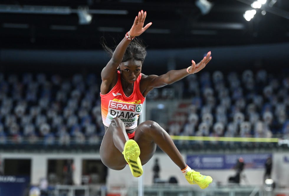 fátima diame vuela en el salto de longitud del europeo de atletismo de torun 2021