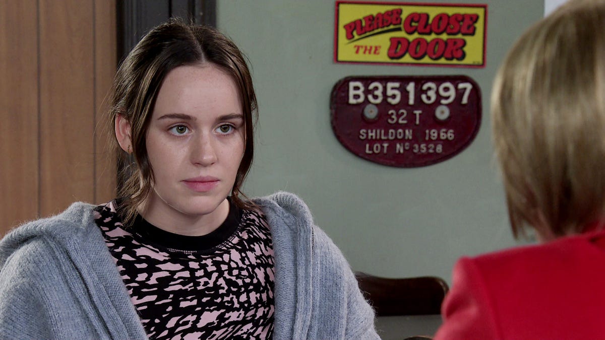 Coronation Street brings back missing character in Faye plot