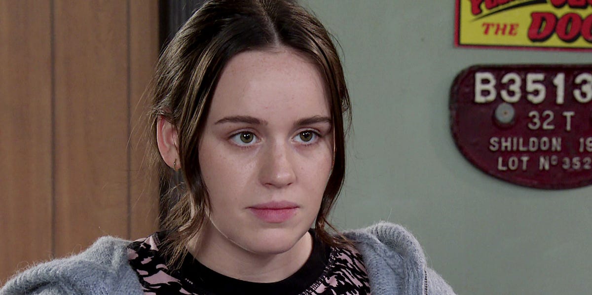 Coronation Street brings back missing character in Faye plot