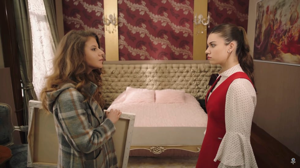 afra saraçoglu ece en la señora fazilet y sus hijas