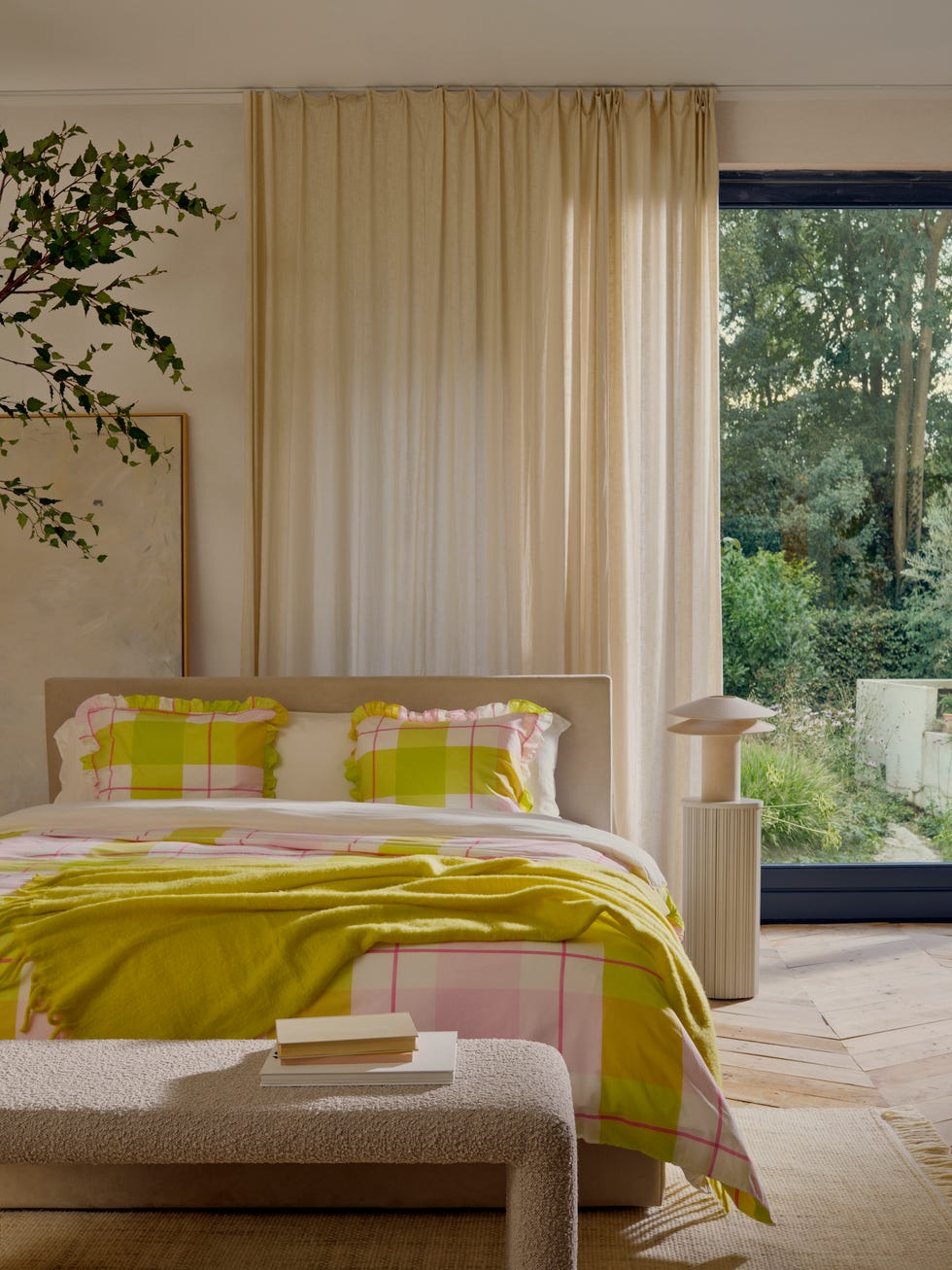 feature wall ideas curtains