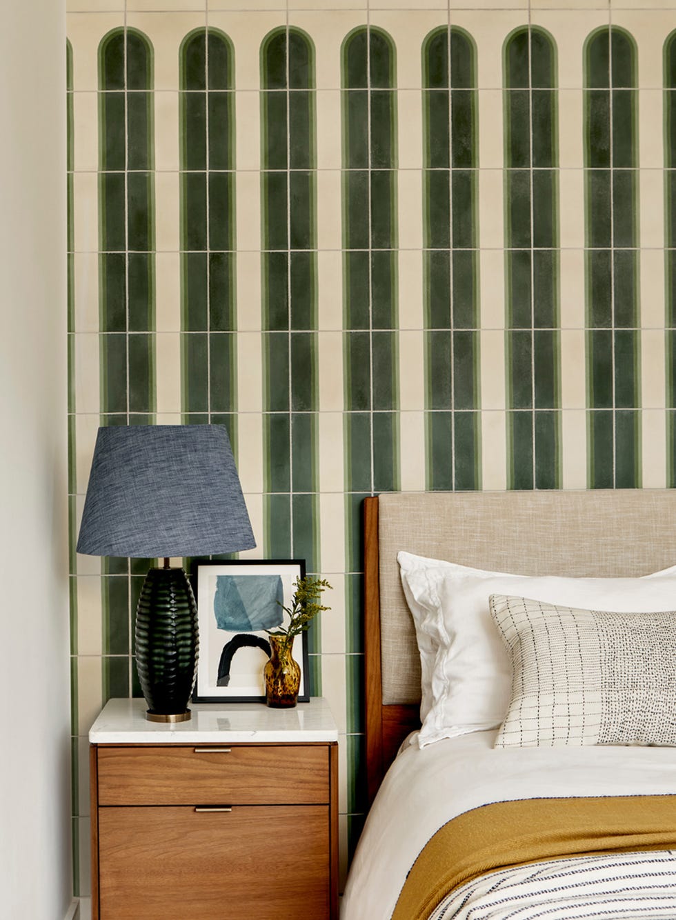 small bedroom ideas feature wall