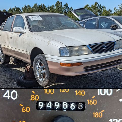 1996 toyota avalon with 949k miles in south carolina wrecking yard
