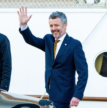 el rey danes saluda en una foto del 7 de mayo de 2024
