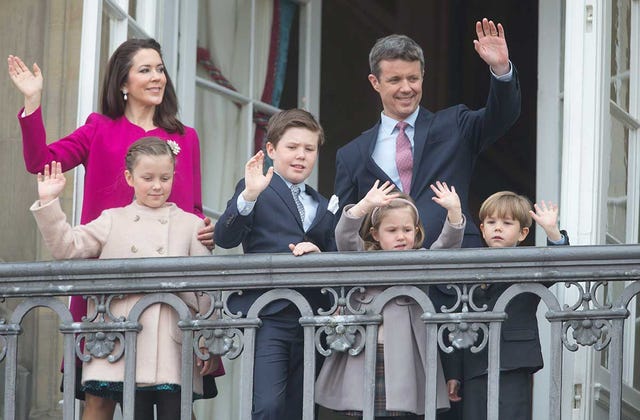 Federico de Dinamarca con su mujer Mary y sus cuatro hijos