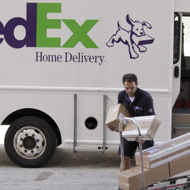 a fedex delivery man
