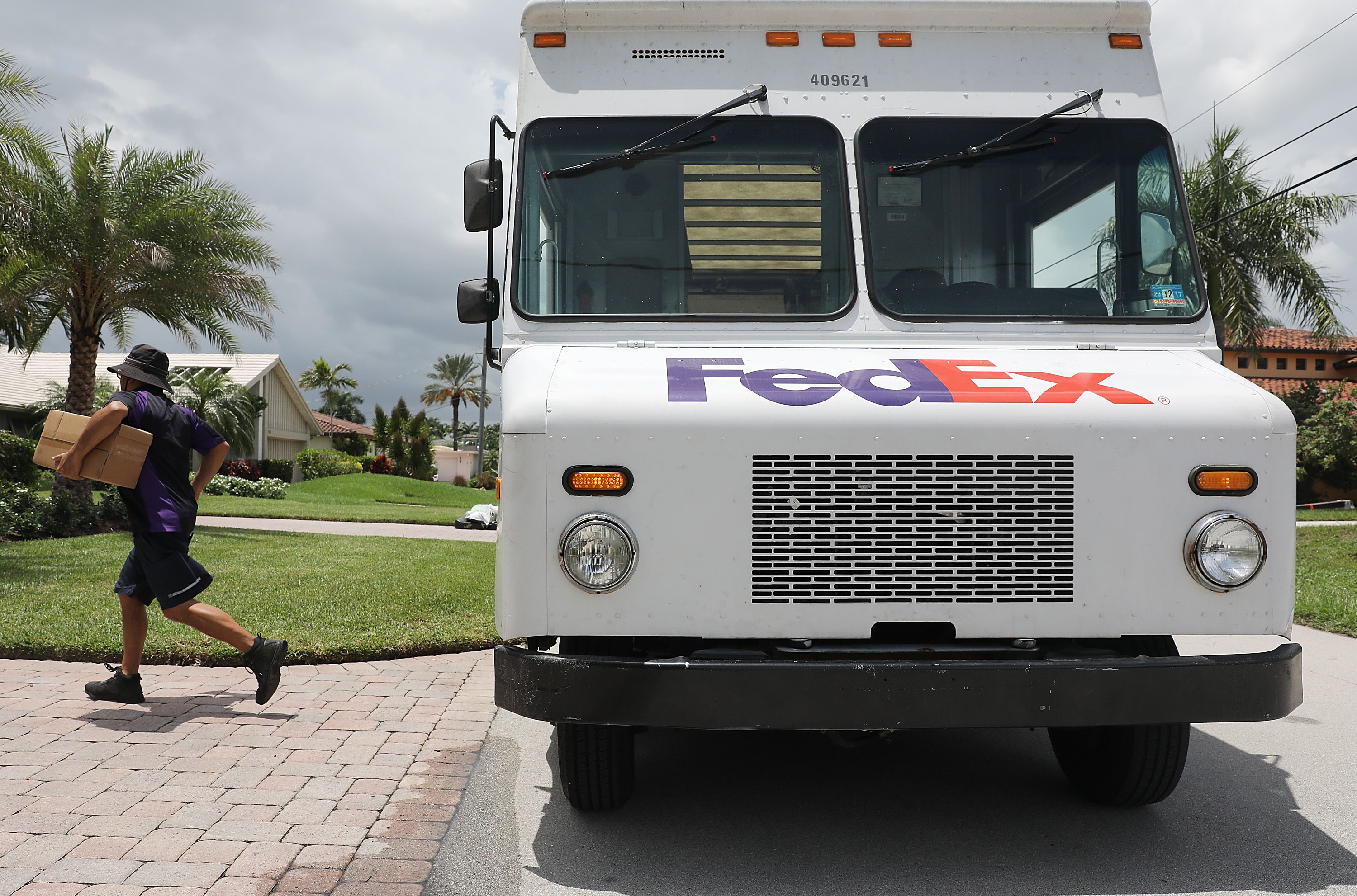 fedex-delivery-truck