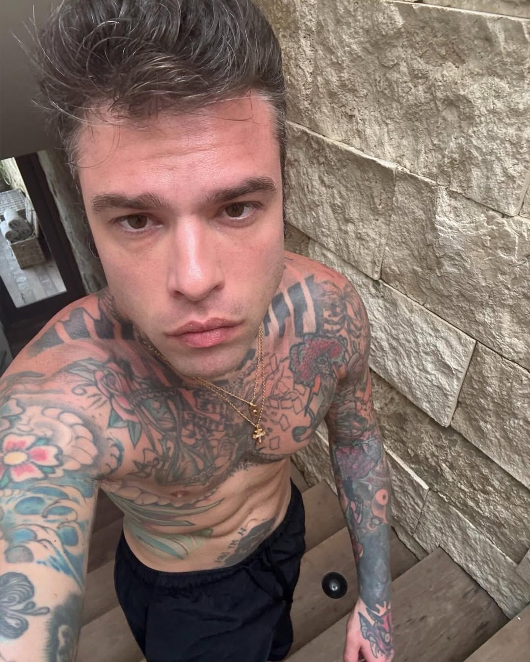 Ma che combina Fedez? Tempesta social in corso