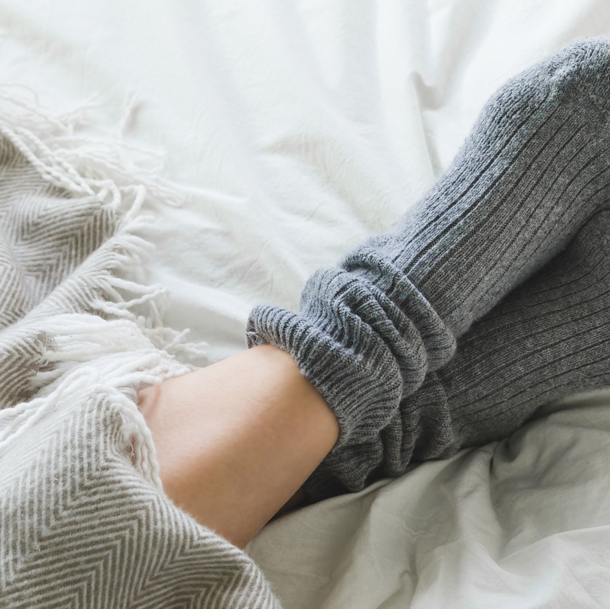 6 reasons why your feet are always cold in winter and what to do