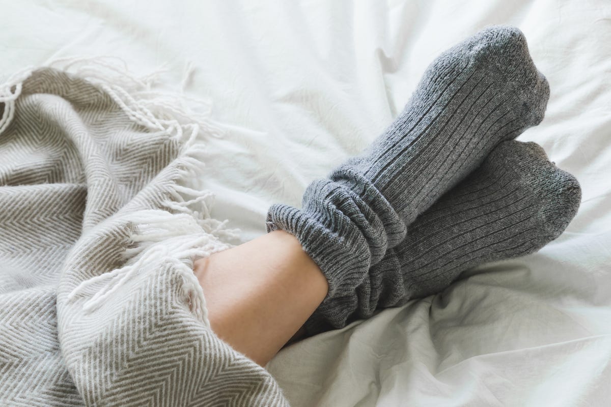 why-are-my-feet-always-cold-9-causes-and-treatments