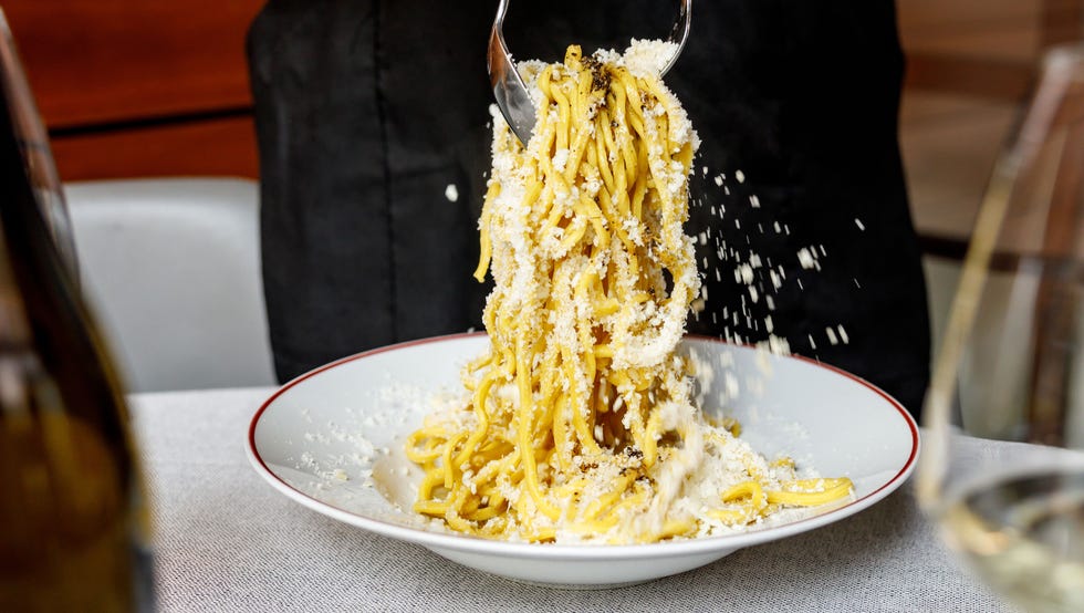 plate of cacio e pepe