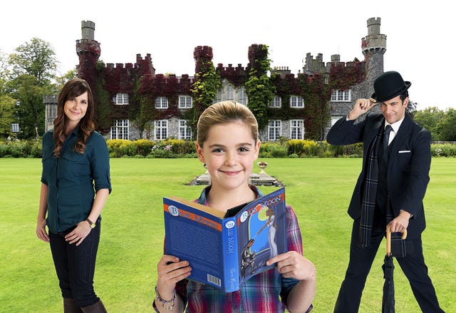 Kellie Martin, Kiernan Shipka y Simon Kassianides en la película Felices para siempre (Smooch)