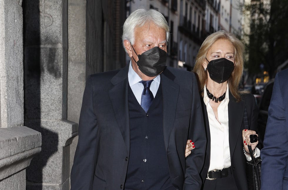 pedro trapote destrozado en el funeral de su hijo