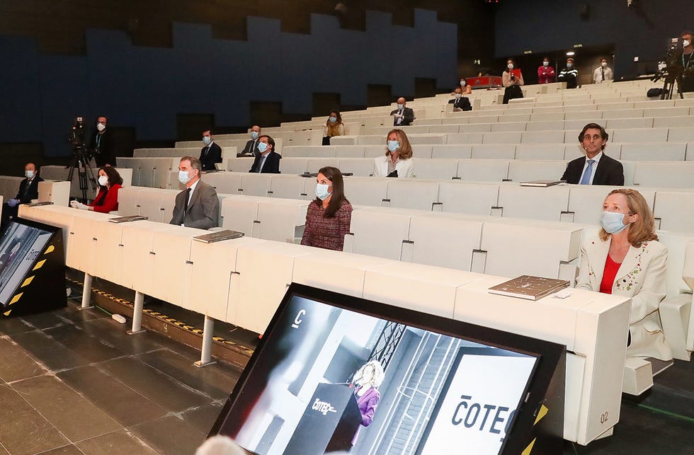 kings feipe vi and letizia ortiz, isabel diaz ayuso, jose luis martinez almeida, josé maría Álvarez pallete, nadia calviño at the presentation of the cotec een report in madrid 18 may 2020