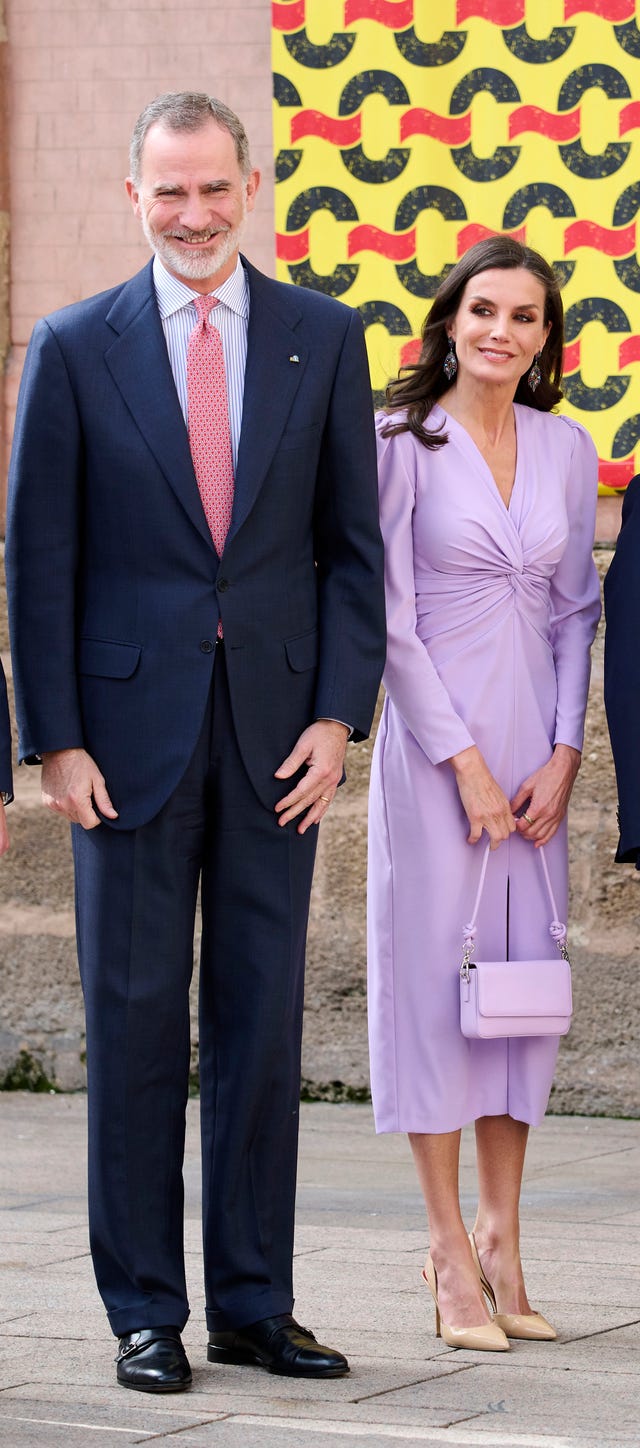 los reyes posan a su llegada al gran teatro falla