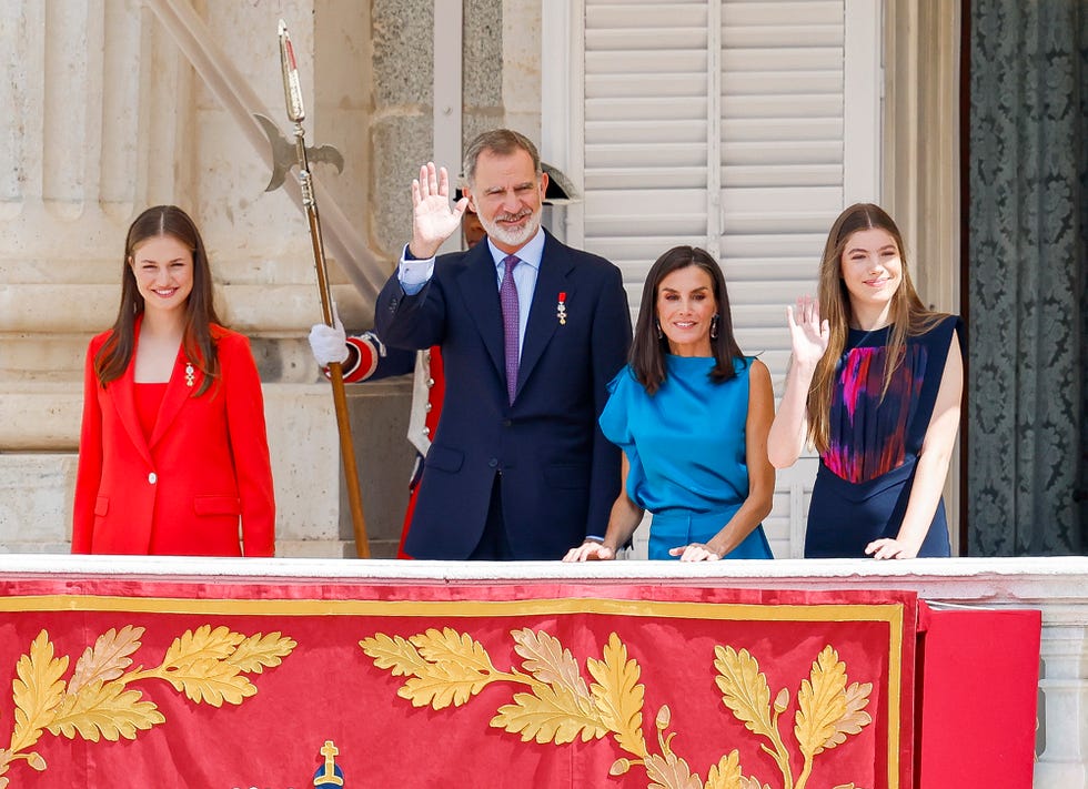 felipe, letizia, leonor y sofia en los actos conmemorativos por el x aniversario de la proclamacion del rey