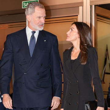 Los reyes Felipe y Letizia los reyes se intercambian una mirada de complicidad