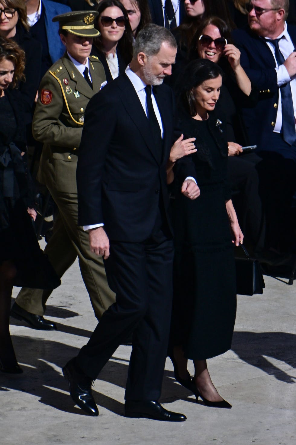 felipe y letizia funeral papa francisco