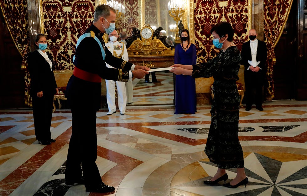 felipe vi con sra sophia ross mcintyre, embajadora de australia