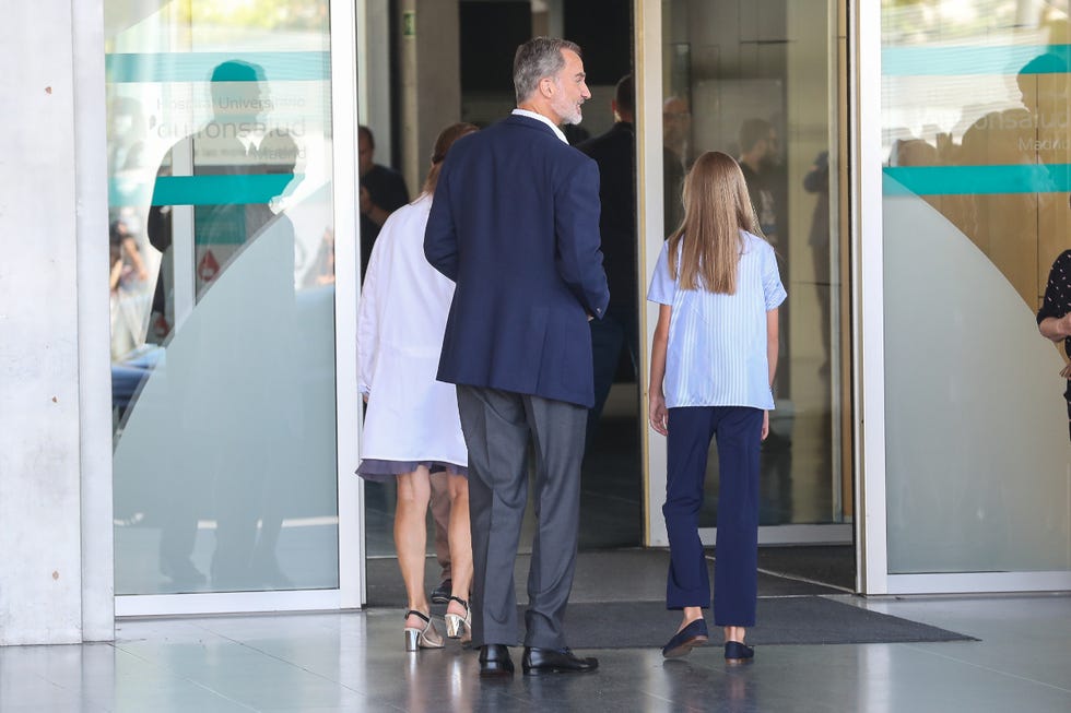 Felipe VI y la infanta Sofía visitan a Juan Carlos I