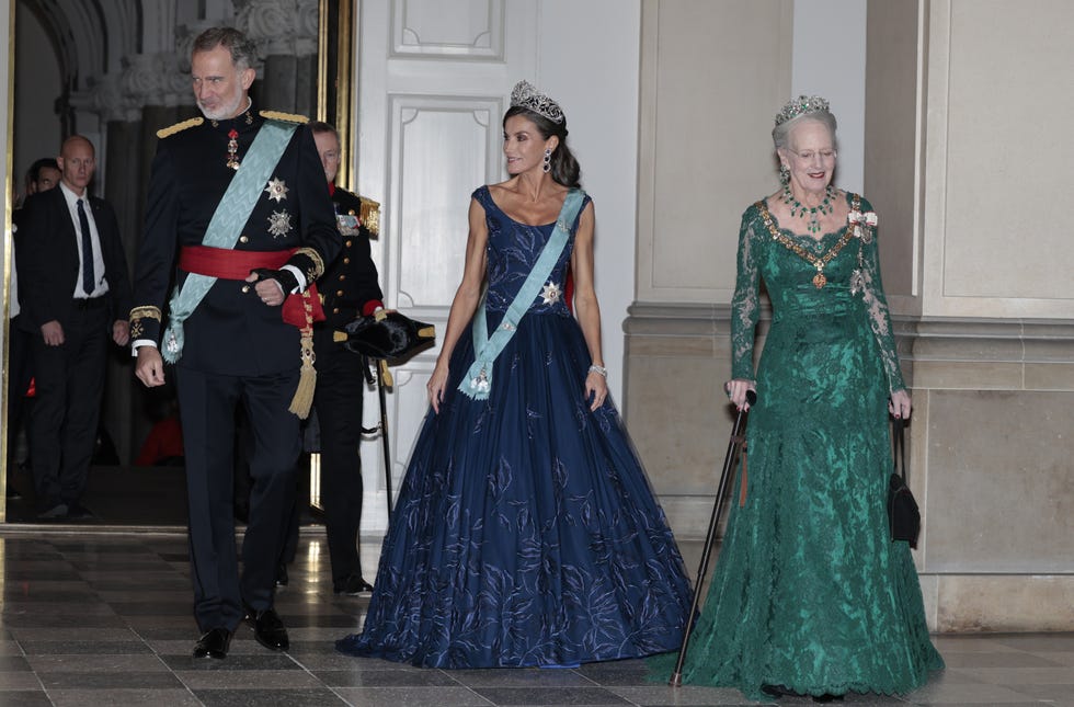 la reina letizia vuelve a lucir deslumbrante en copenhague