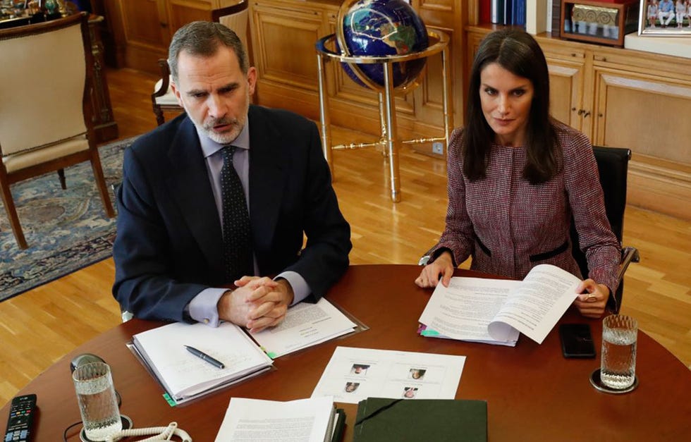 letizia apuesta por el color en su nueva jornada de teletrabajo