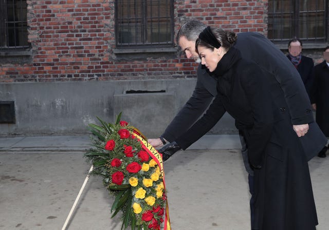 LOS REYES EN EL HOMENAJE EN RECUERDO DE LAS VICTIMAS DE AUSCHWITZ