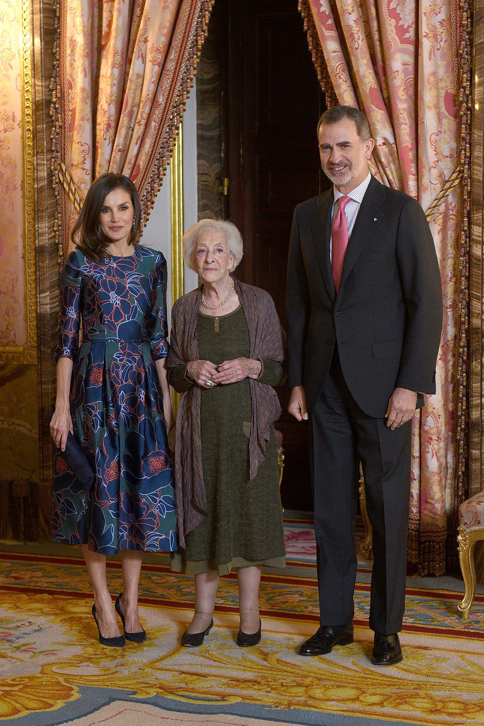 Los Reyes con Ida Vitale, premio Cervantes