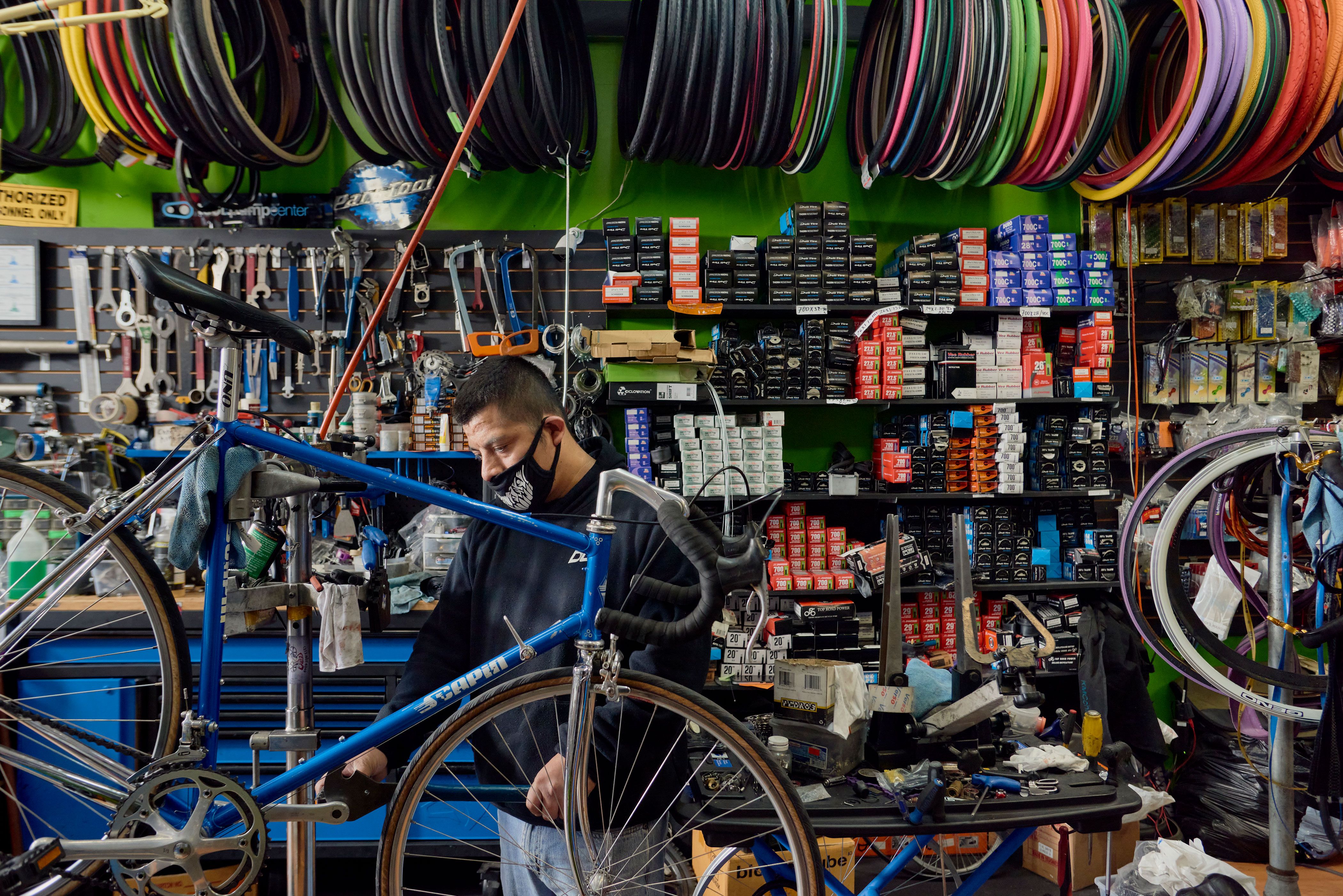 LA Bike Shops Help Communities During Coronavirus