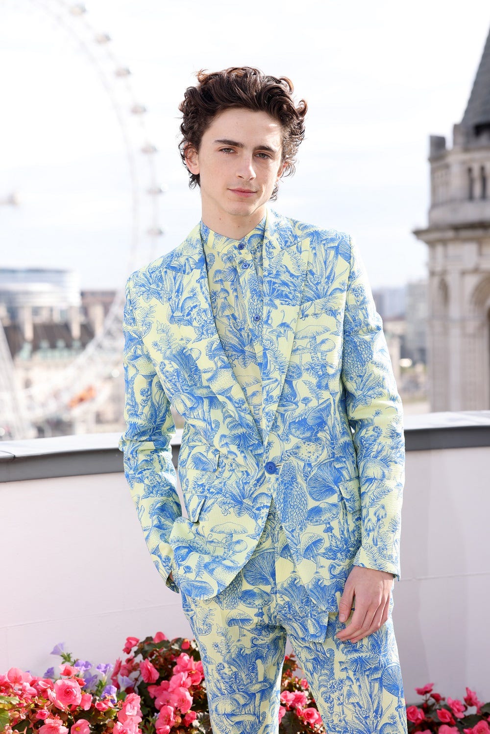 La felpa di Timothée Chalamet è la tendenza Natale 2021