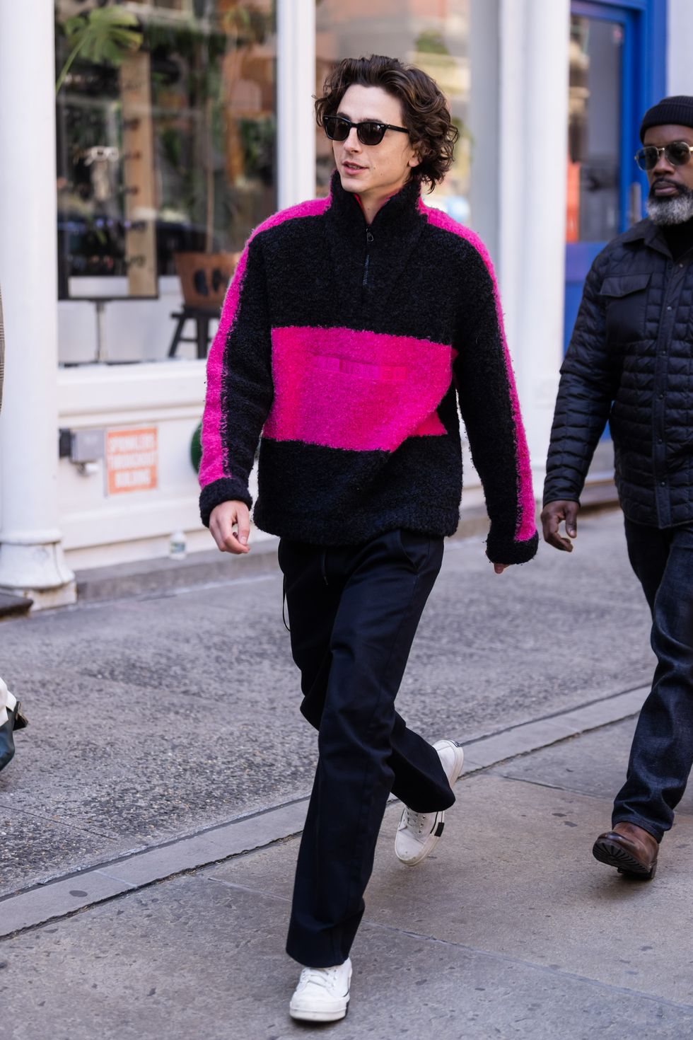 Moda Uomo 2019: Timothée Chalamet sceglie la felpa di paillettes