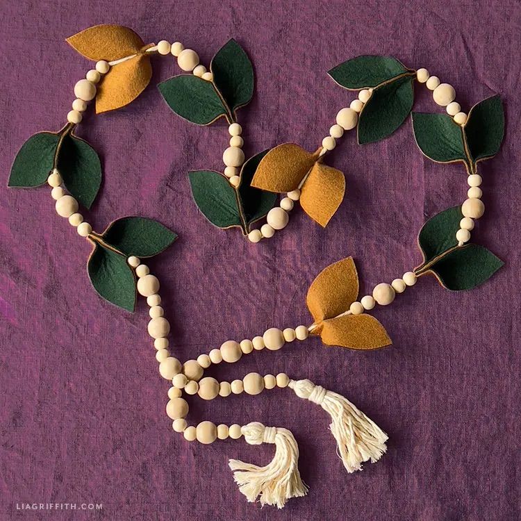 a necklace with a flower design