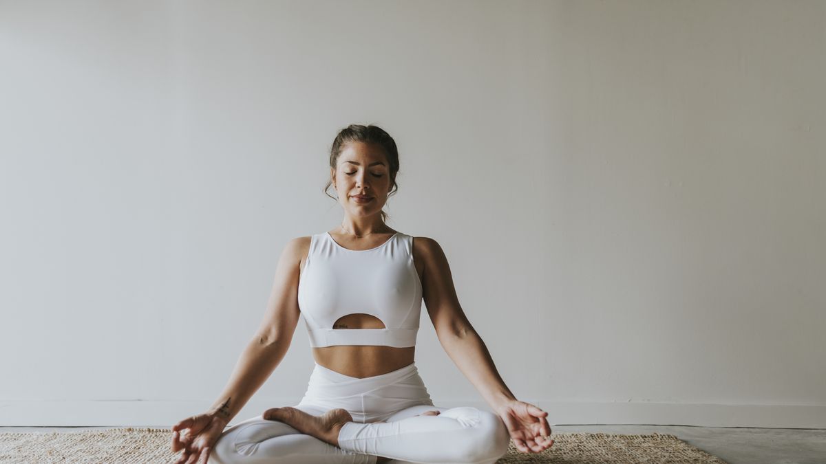 preview for 20 posturas de yoga para principiantes que puedes hacer en casa