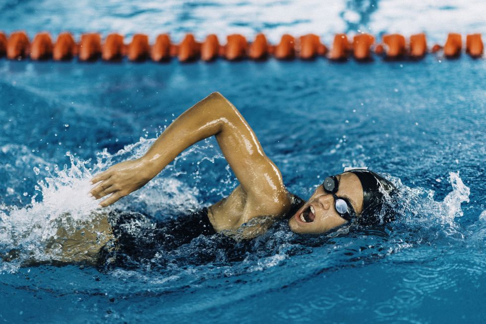female frestyle swimmer