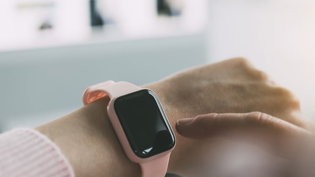 https://hips.hearstapps.com/hmg-prod/images/female-hand-using-pink-smartwatch-while-working-royalty-free-image-1707992403.jpg?crop=1xw:0.84415xh;center,top&resize=1200:*