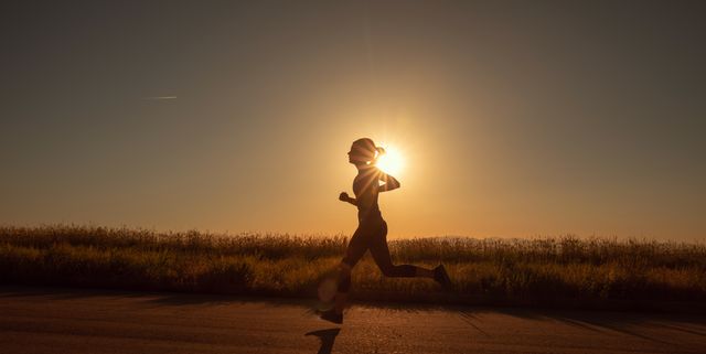 https://hips.hearstapps.com/hmg-prod/images/female-runner-silhouette-at-sunset-royalty-free-image-1749810577.pjpeg?crop=1.00xw:0.752xh;0,0.149xh&resize=640:*