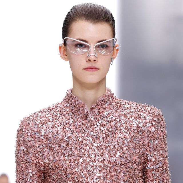 fendi推出未來感「高級訂製眼鏡」！fendi 2024春夏高訂上演華麗科幻詩篇