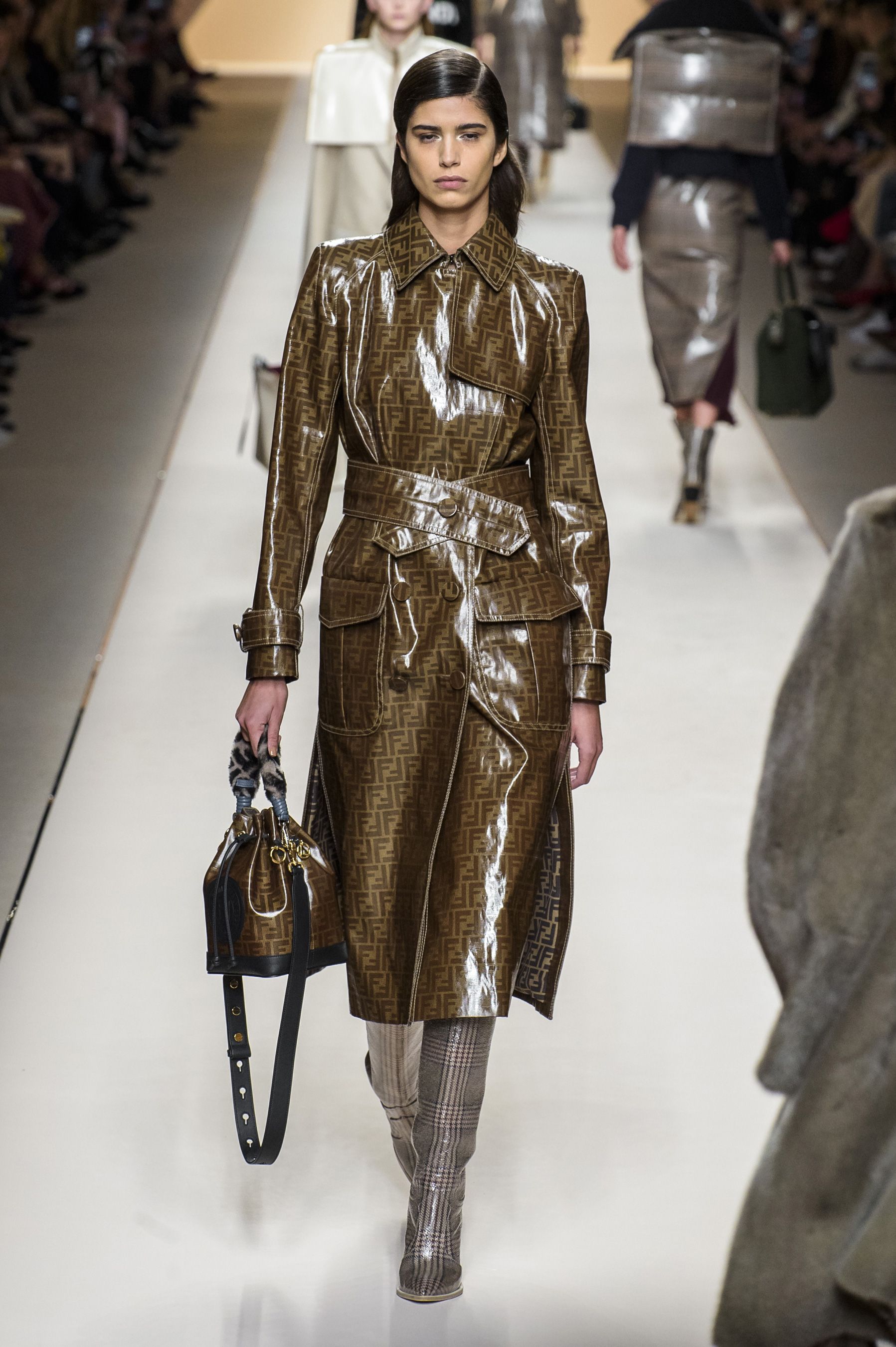 Looks From Fendi Fall 2018 MYFW Show – Fendi Runway at Milan