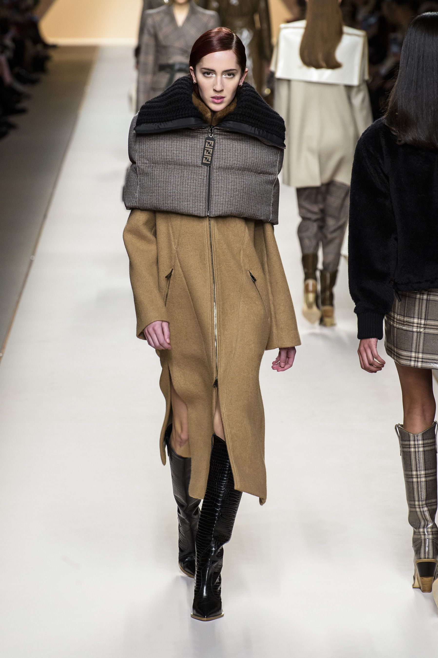 Looks From Fendi Fall 2018 MYFW Show – Fendi Runway at Milan