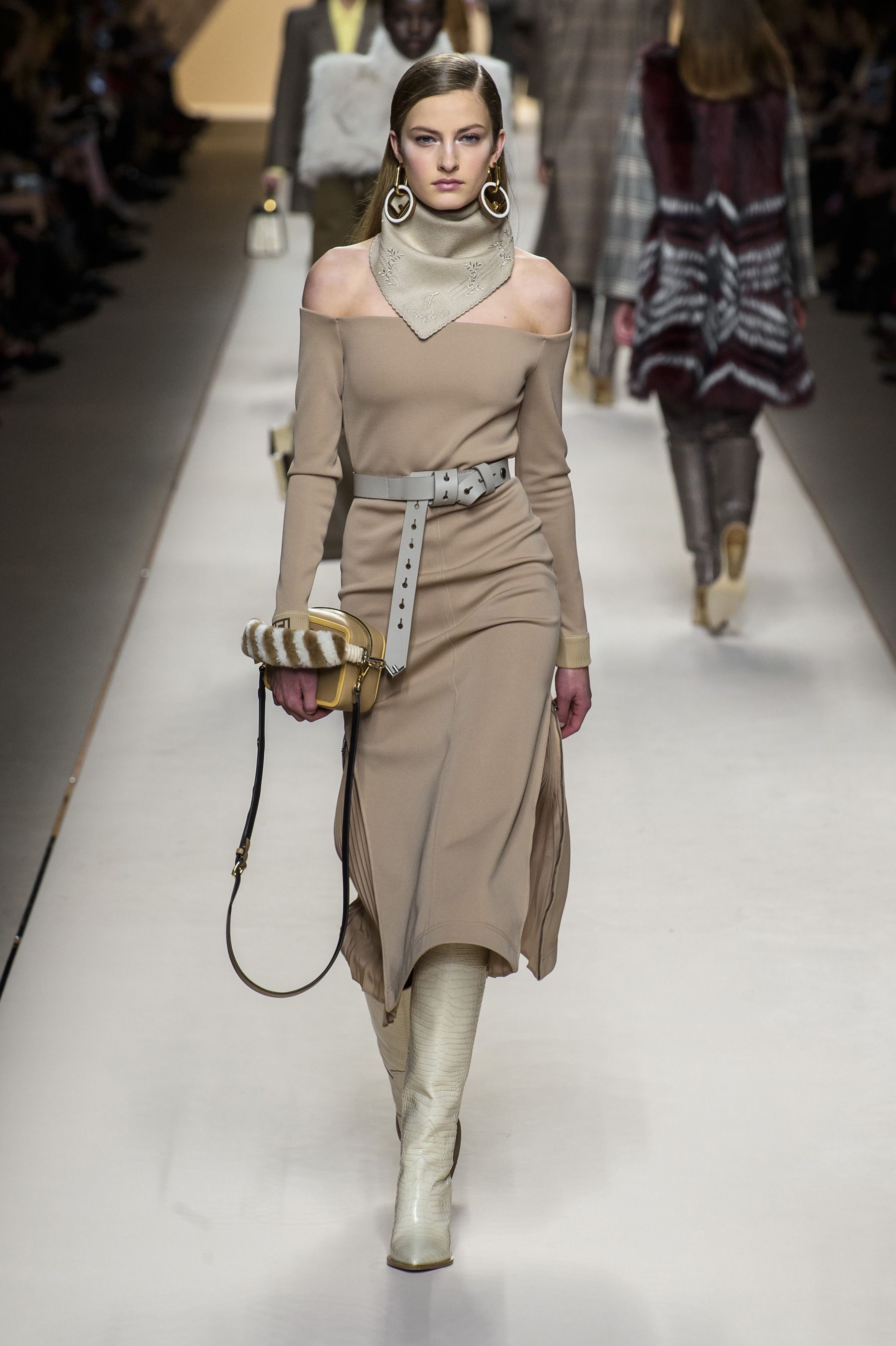 Looks From Fendi Fall 2018 MYFW Show – Fendi Runway at Milan