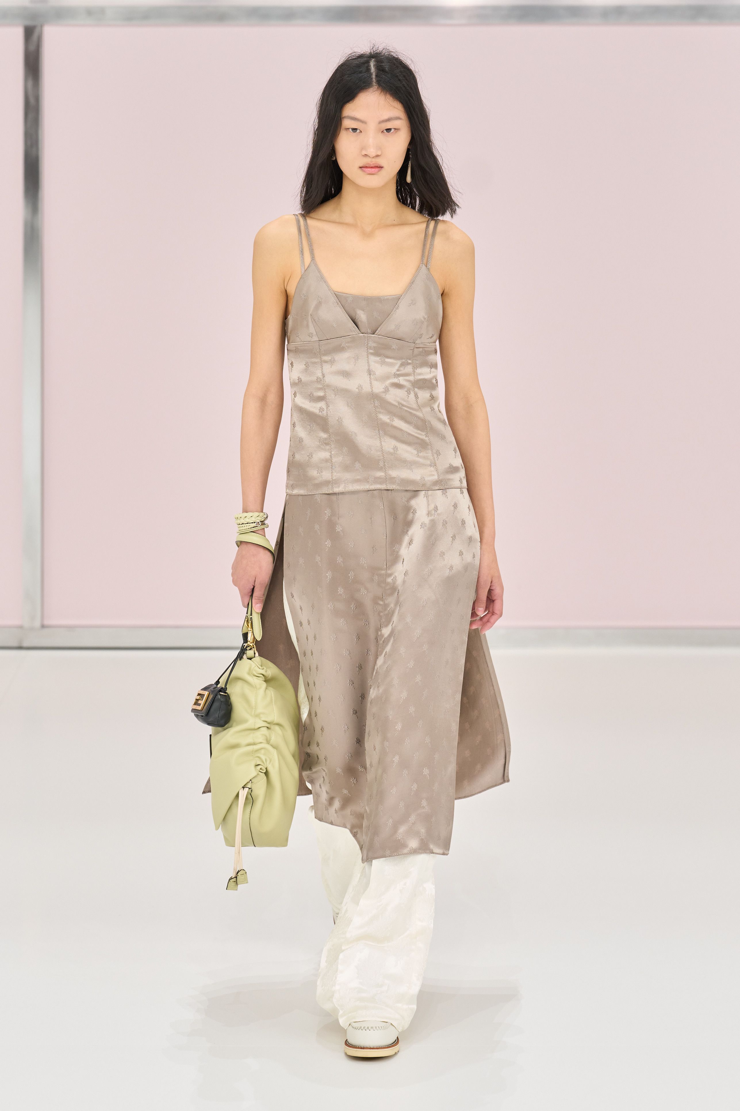 フェンディ(FENDI)」2025春夏コレクション | ファッション フェンディ(FENDI)」2025春夏コレクション | ファッション