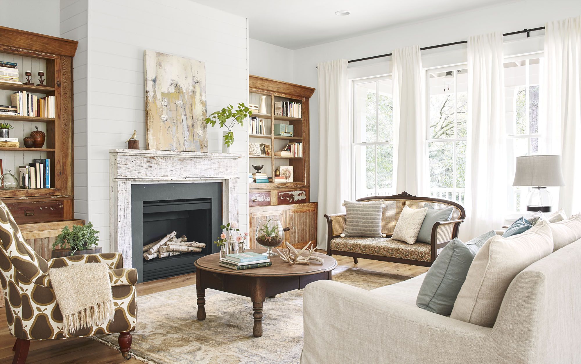 6 Best Feng Shui Living Room Ideas, According to Experts