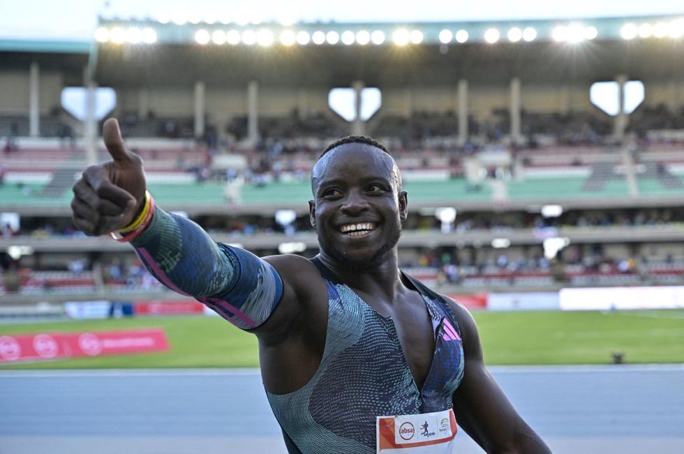 ferdinand omanyala celebra su victoria en el kip keino classic