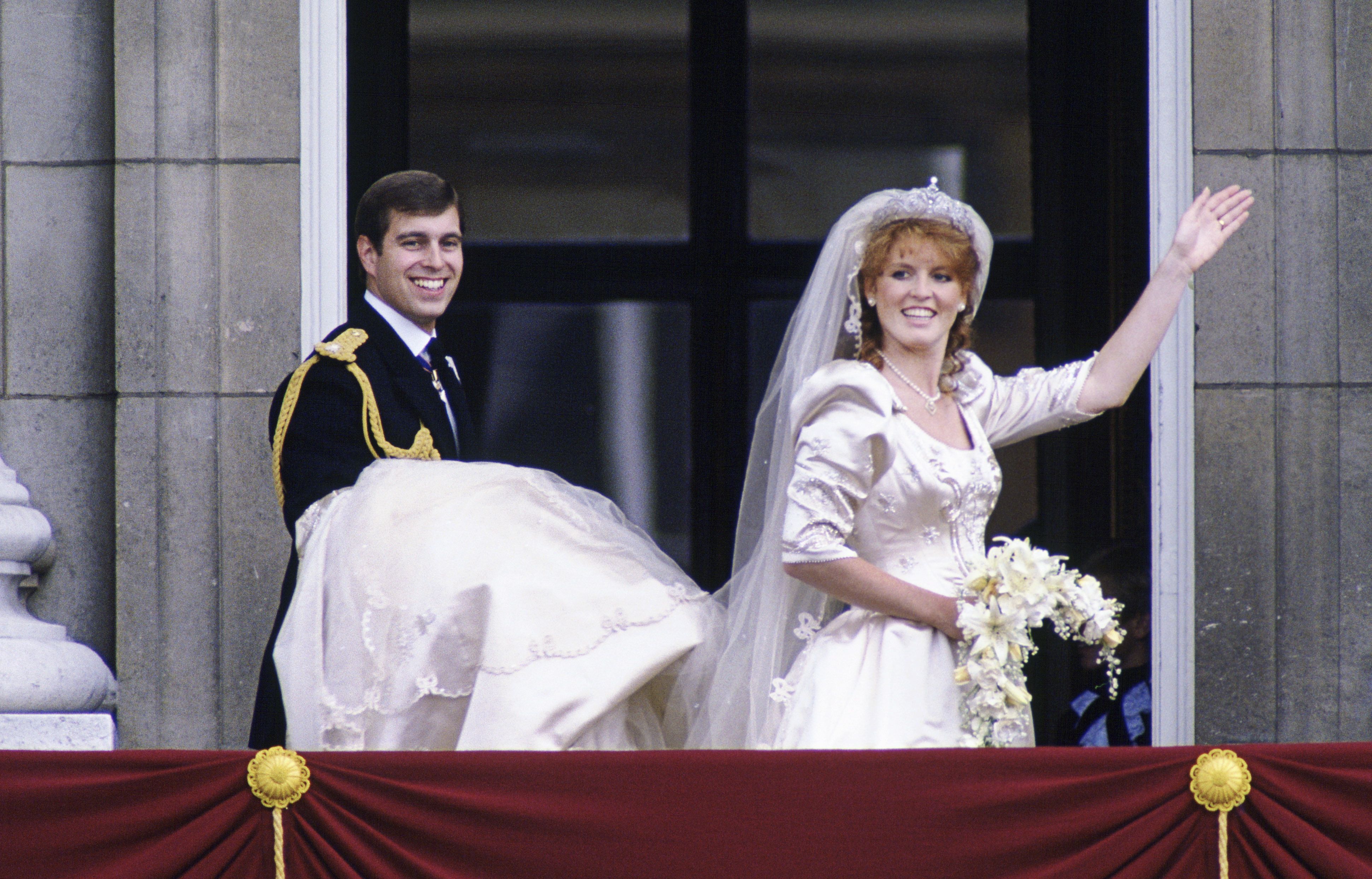 Sarah ferguson hot sale wedding dress