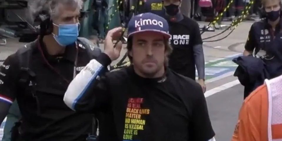 Alonso, también con la camiseta más reivindicativa (y necesaria)