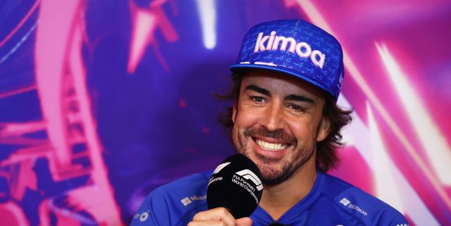 F1 2023: Alonso muestra su nueva camiseta y una gorra bastante
