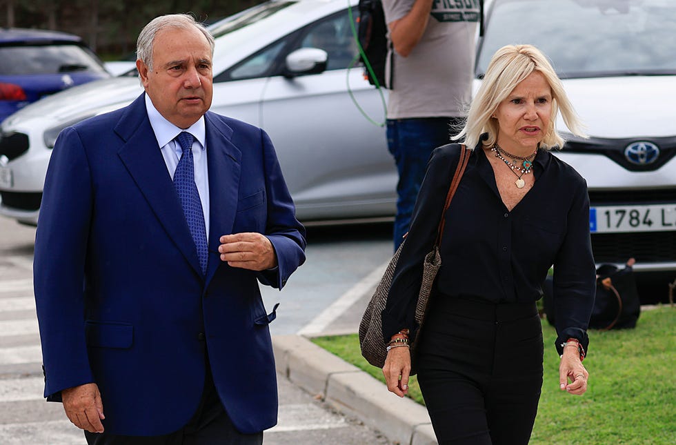 eugenia y fernando martinez de irujo en una imagen de 2023 acudiendo al tanatorio de teresa campos