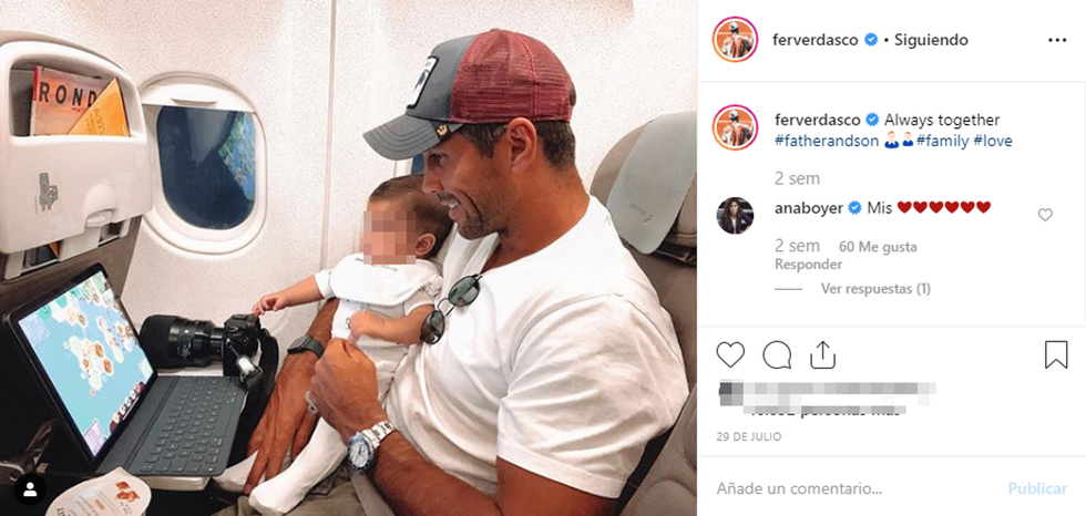 Fernando Verdasco con su hijo en un avión